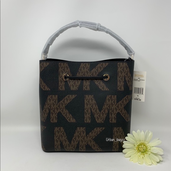 Michael Kors Suri Large Bucket Messenger & Wallet - Picture 8 of 16